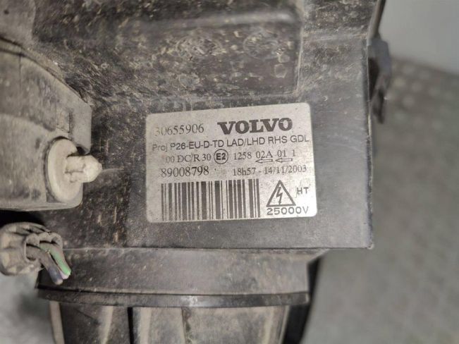 Фара правая Volvo V70 (2000-2008)