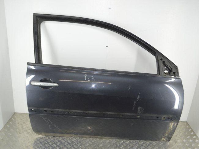 Дверь передняя правая Renault Megane 2 (2002-2008)