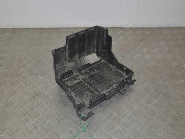 Полка аккумулятора Renault Scenic 2 (2003-2009)