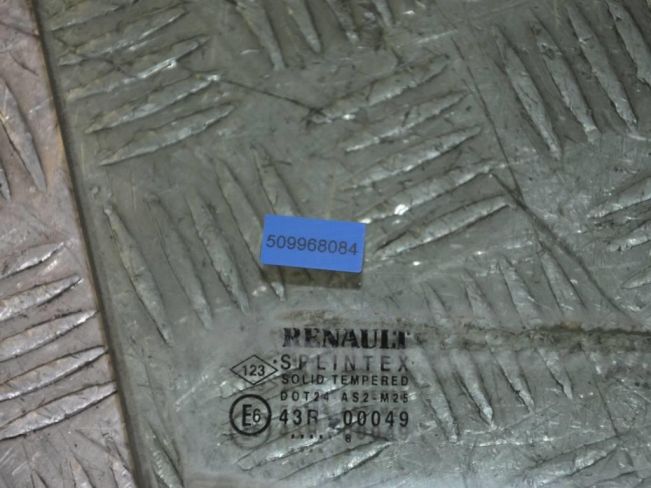 Стекло двери передней правой Renault Scenic 2 (2003-2009)