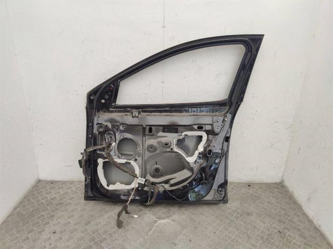 Дверь передняя правая Renault Megane 3 (2009-2016)