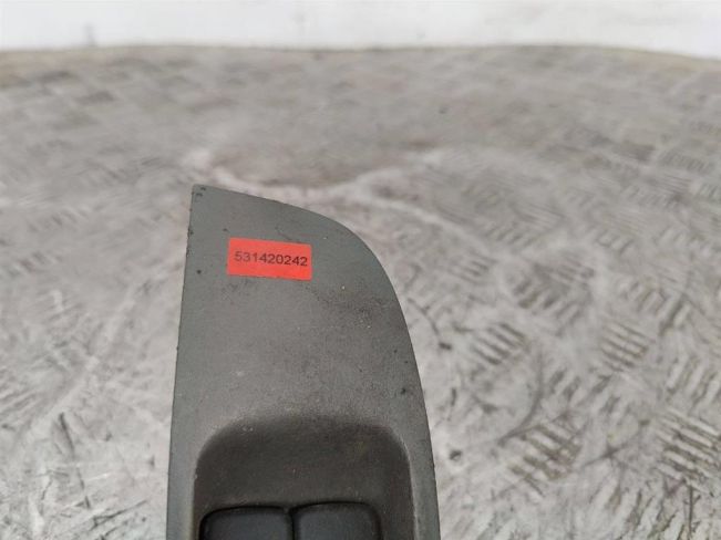 Кнопка стеклоподъемника переднего левого Renault Megane 1 (1996-2002)
