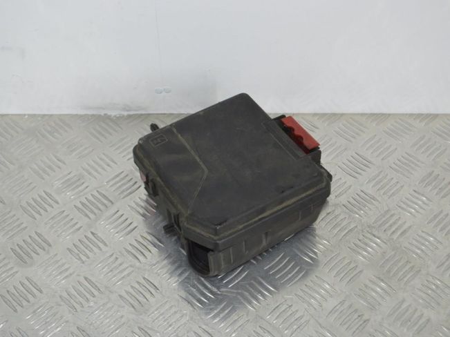 Короб предохранителей Renault Laguna 3 (2007-2015)