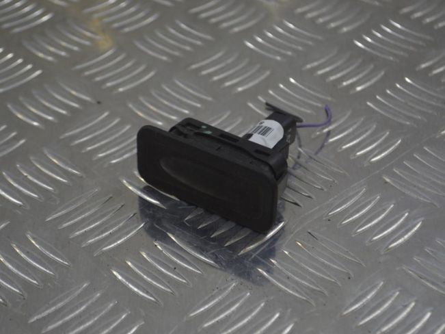 Кнопка открытия багажника Renault Scenic 2 (2003-2009)