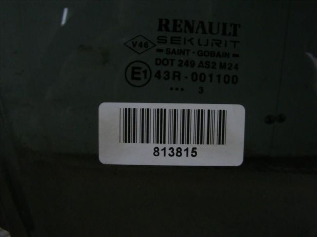 Стекло двери передней правой Renault Megane 2 (2002-2008)
