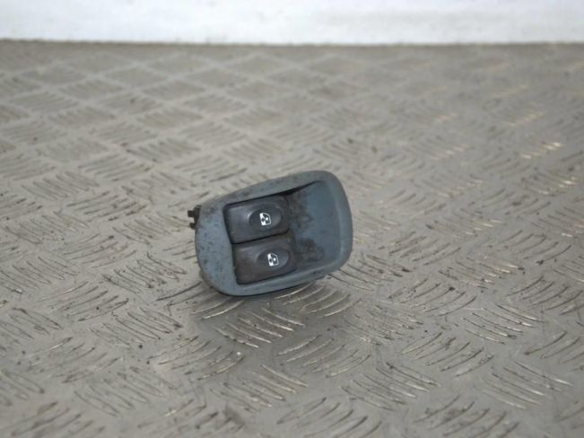 Кнопка стеклоподъемника переднего левого Renault Scenic 1 (1996-2003)