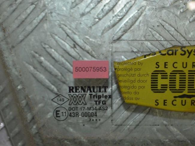 Стекло двери передней правой Renault Megane 1 (1996-2002)