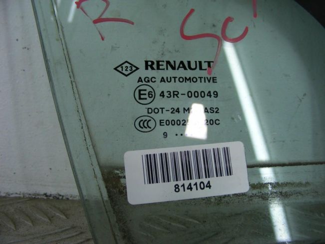 Форточка передняя правая Renault Scenic 3 (2008-2015)