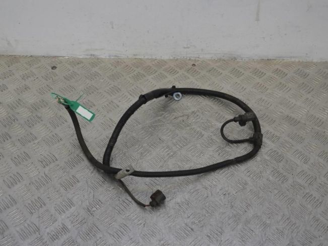 Плюсовой провод аккумулятора Audi A4 (2000-2004)