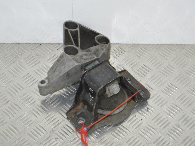 Кронштейн двигателя Renault Megane 2 (2002-2008)