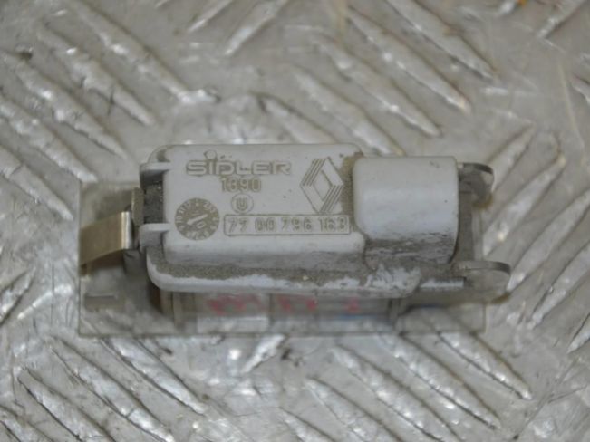 Подсветка номера Renault Laguna 2 (2001-2007)