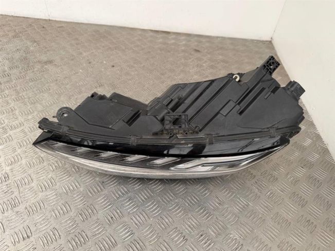 Фара левая Audi A4 (2019-2025)