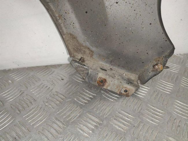 Крыло переднее левое Chrysler Voyager (2001-2008)