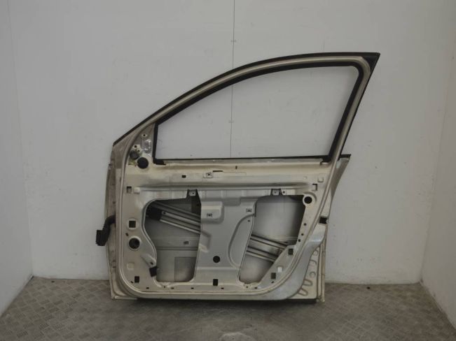 Дверь передняя правая Renault Megane 2 (2002-2008)