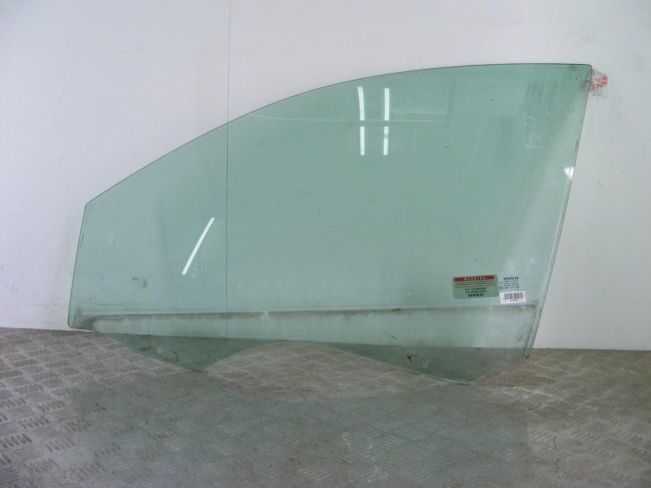 Стекло двери передней левой Renault Megane 2 (2002-2008)