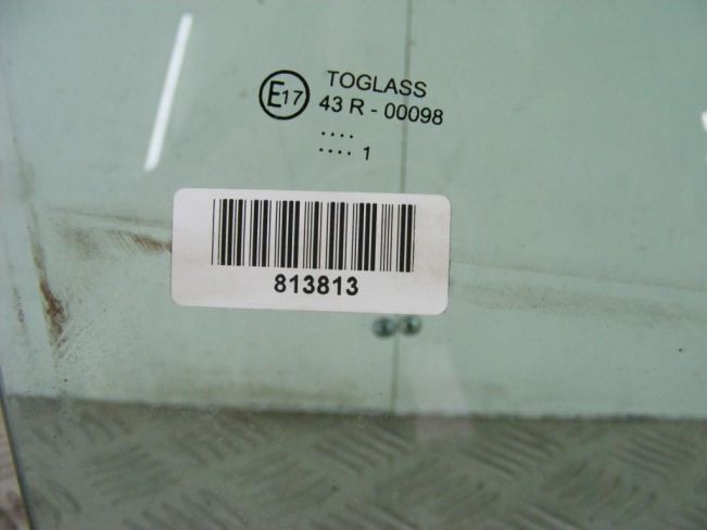 Стекло двери передней правой Renault Megane 2 (2002-2008)