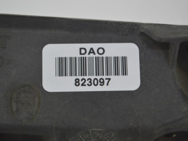 Кронштейн крепления крыла переднего правого Renault Scenic 3 (2008-2015)