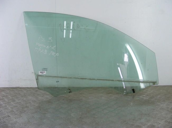 Стекло двери передней правой Renault Megane 2 (2002-2008)
