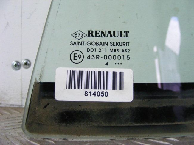 Форточка задняя левая Renault Megane 3 (2009-2016)