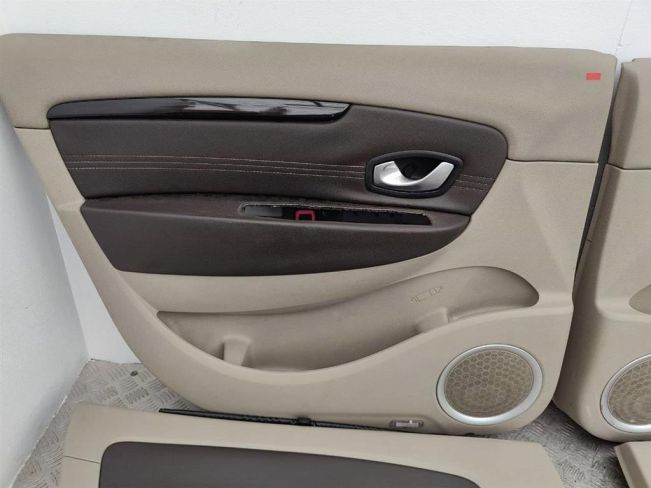 Обшивка двери (дверная карта) комплект Renault Scenic 3 (2008-2015)