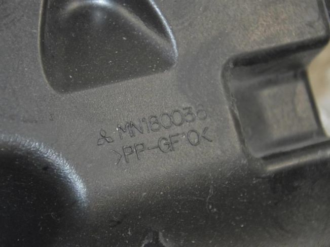Резонатор воздушного фильтра Mitsubishi Outlander (2003-2007)