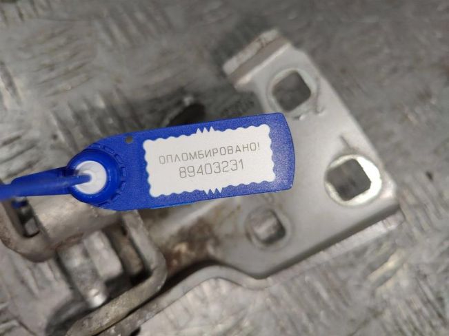 Петля двери передней левой Chrysler Voyager (2001-2008)