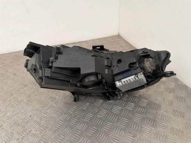 Фара левая Audi A4 (2019-2025)