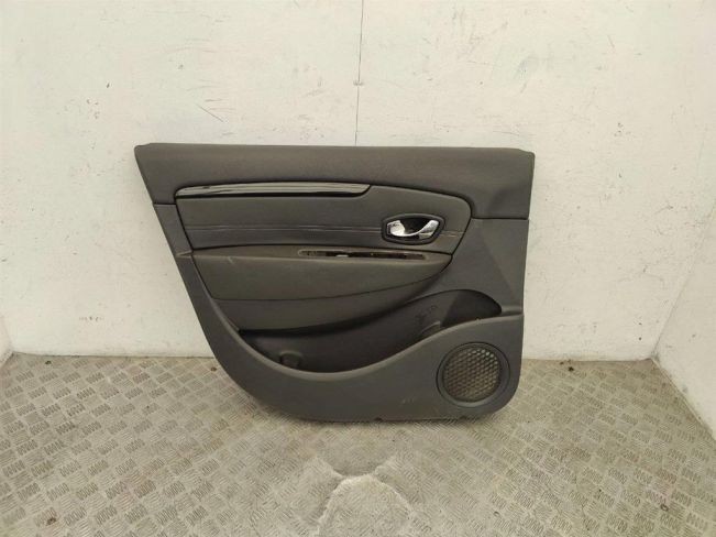 Обшивка двери передней левой (дверная карта) Renault Scenic 3 (2008-2015)