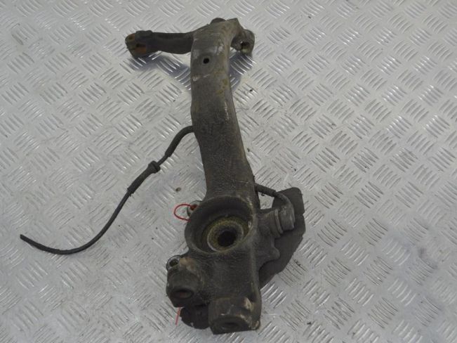 Кулак поворотный левый Audi A4 (1994-2000)