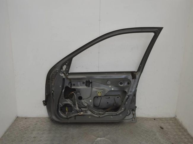 Дверь передняя правая Renault Megane 1 (1996-2002)