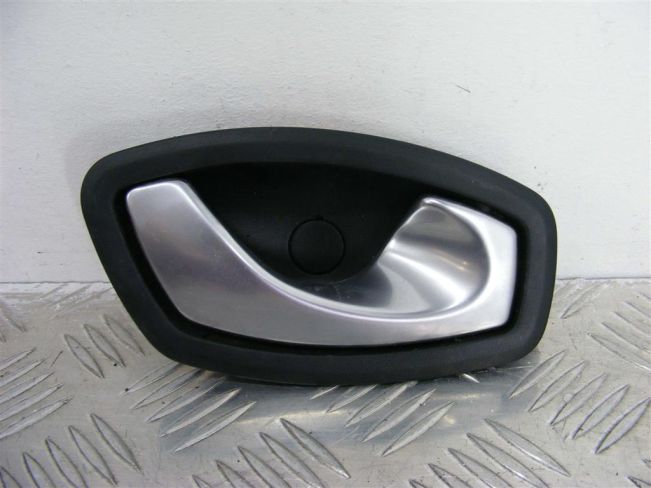 Ручка внутренняя передняя правая Renault Megane 3 (2009-2016)