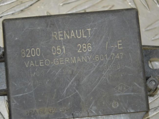 Блок управления парктрониками Renault Laguna 2 (2001-2007)