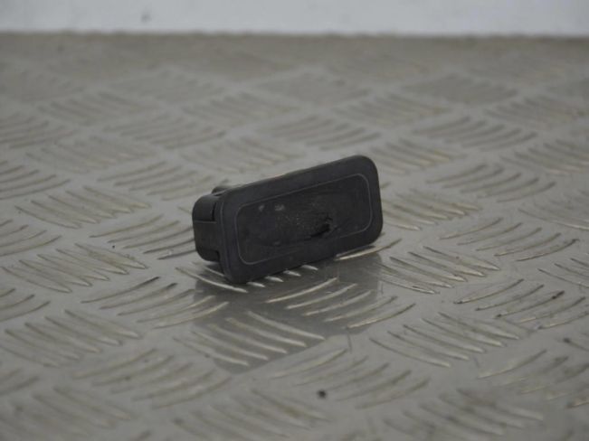 Кнопка открытия багажника Renault Scenic 3 (2008-2015)