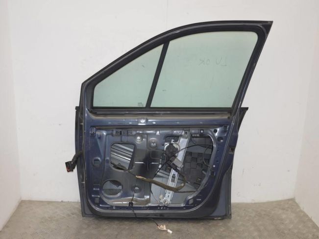 Дверь передняя правая Renault Scenic 2 (2003-2009)