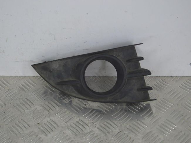 Рамка фары противотуманной правой Renault Scenic 2 (2003-2009)