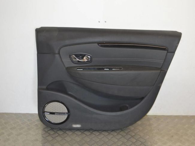 Обшивка двери передней правой (дверная карта) Renault Scenic 3 (2008-2015)