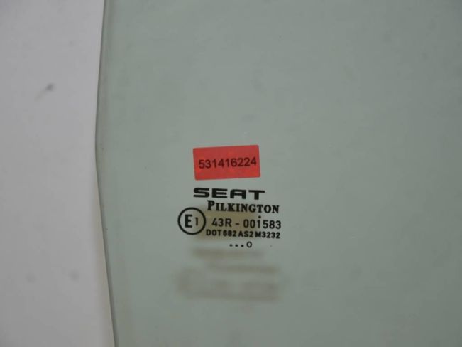 Стекло двери задней правой Seat Leon (2005-2012)
