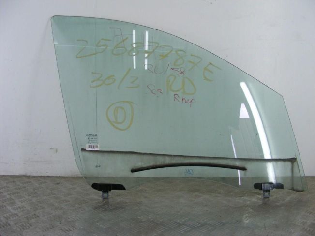 Стекло двери передней правой Renault Scenic 3 (2008-2015)