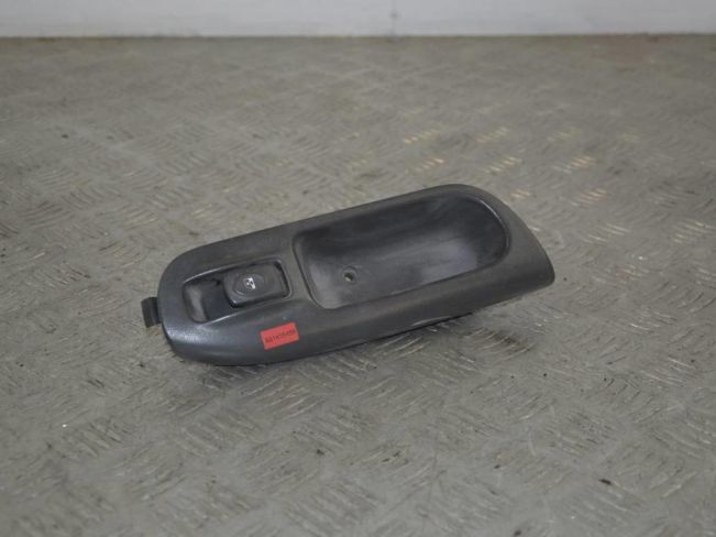 Кнопка стеклоподъемника переднего правого Renault Scenic 1 (1996-2003)
