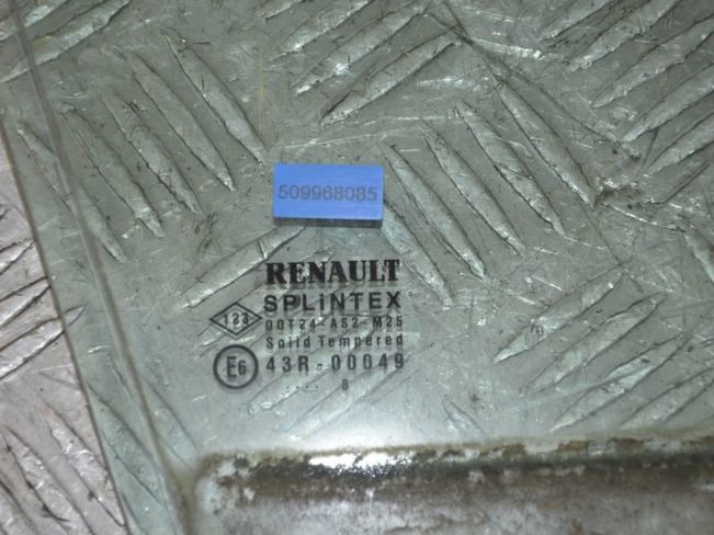 Стекло двери передней правой Renault Scenic 2 (2003-2009)