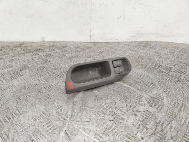 Кнопка стеклоподъемника переднего левого Renault Scenic 1 (1996-2003)