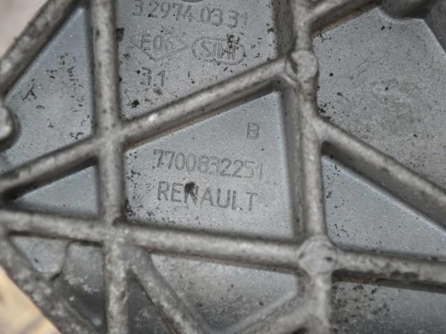 Кронштейн КПП Renault Scenic 1 (1996-2003)