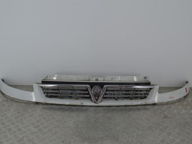 Решетка радиатора Opel Vivaro (2001-2014)
