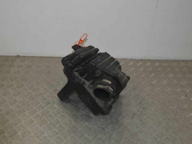 Корпус воздушного фильтра Chrysler Voyager (2001-2008)