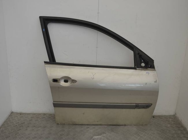 Дверь передняя правая Renault Megane 2 (2002-2008)