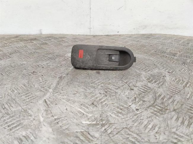 Кнопка стеклоподъемника переднего правого Renault Scenic 2 (2003-2009)