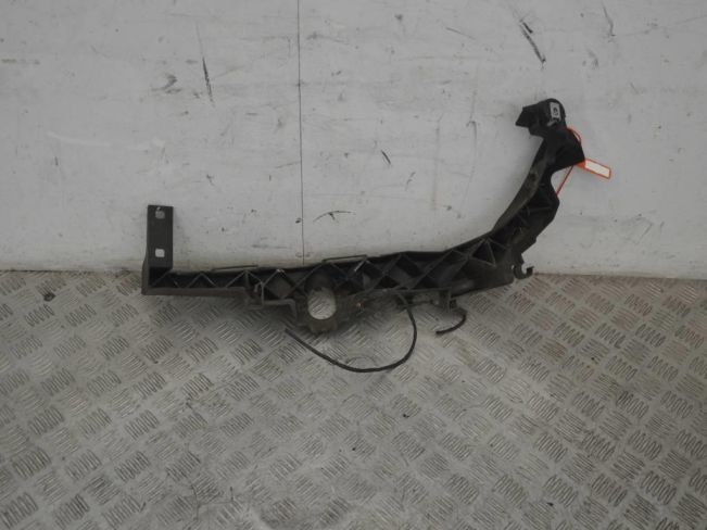 Крепление фары правой BMW 3 E90/E91/E92/E93 (2005-2013)