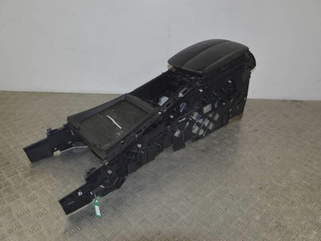Подлокотник BMW X5 E70