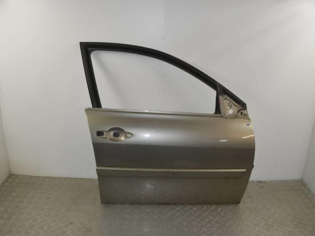 Дверь передняя правая Renault Megane 2 (2002-2008)