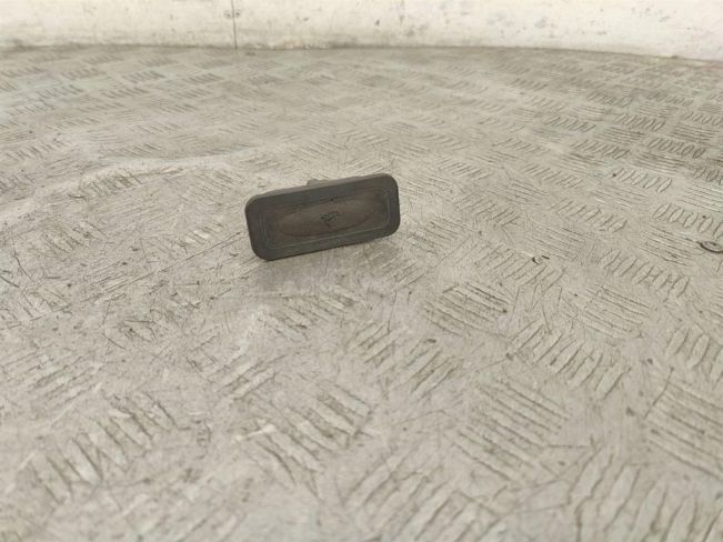 Кнопка открытия багажника Renault Scenic 2 (2003-2009)